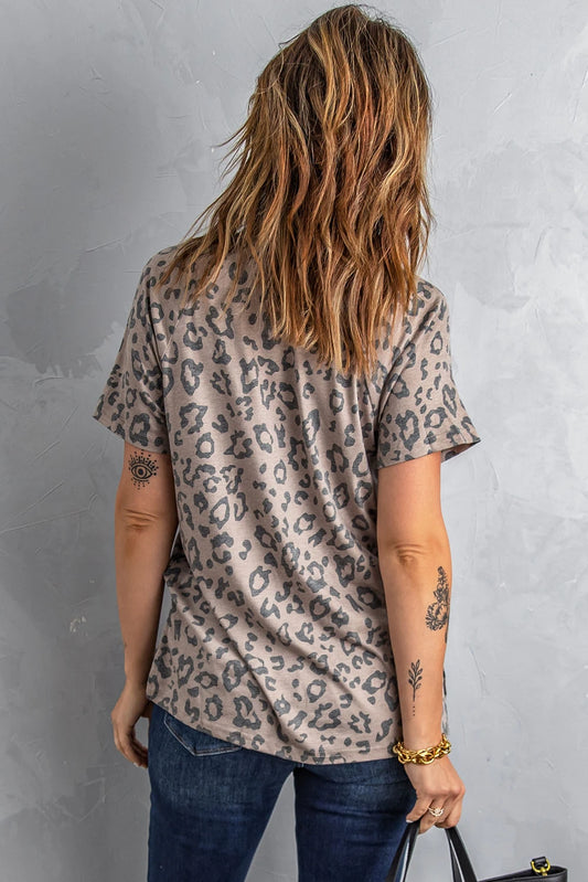 Leopard Front Pocket V-neck T-shirt